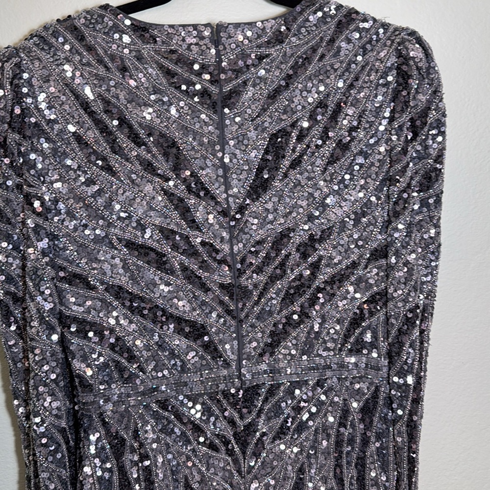 MAC DUGGAL sz 12 silver
Long Sleeve V Neck Beaded Cocktail Dress - Picture 11 of 15